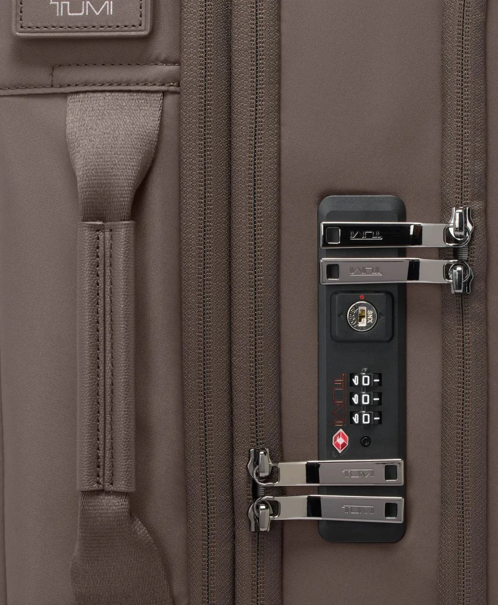 Léger Dual Access Expandable Carry-On