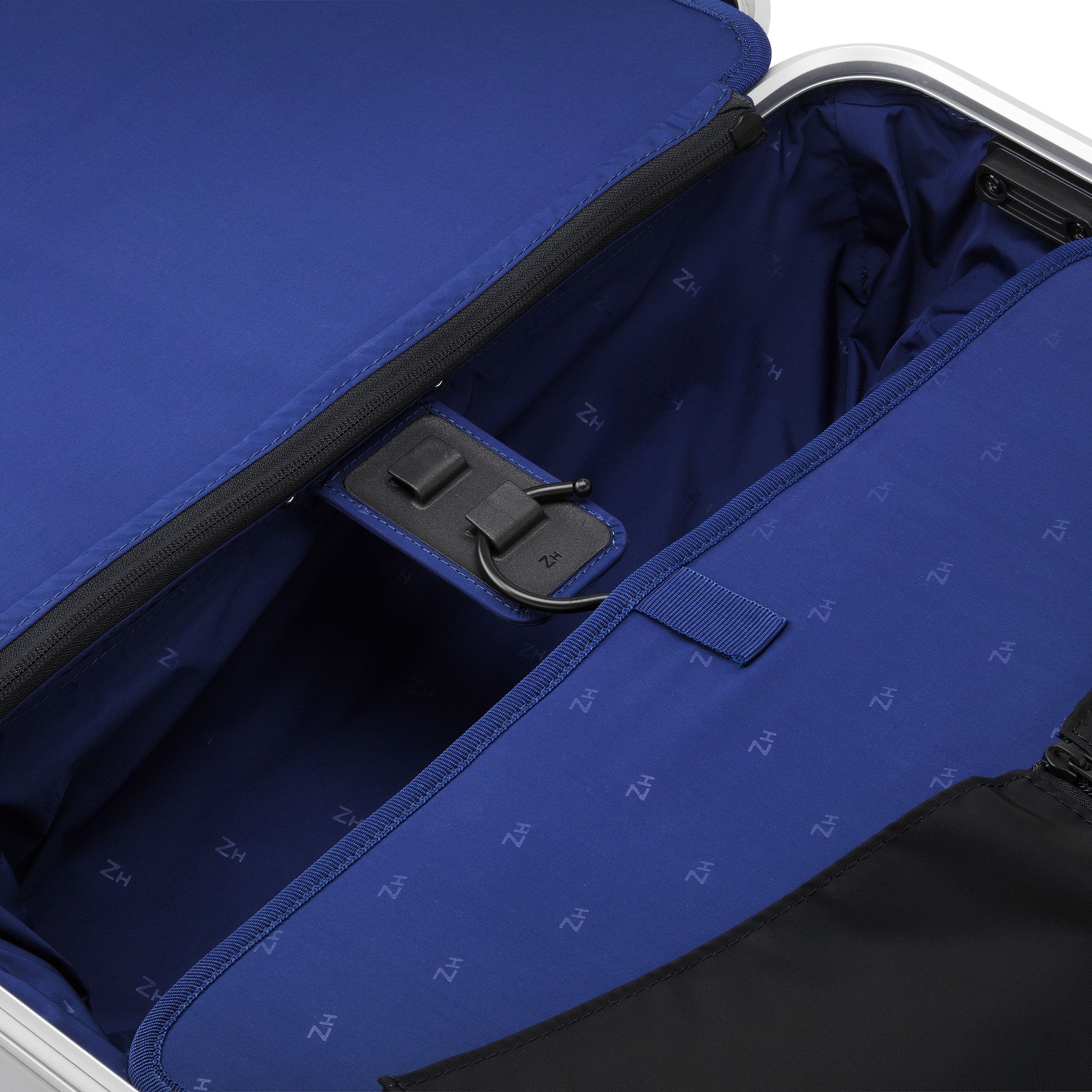 Pursuit Aluminum | International Carry-On Case