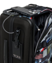 International Expandable Front Lid 4 Wheeled Carry-On