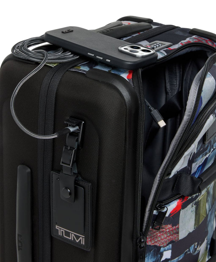 International Expandable Front Lid 4 Wheeled Carry-On