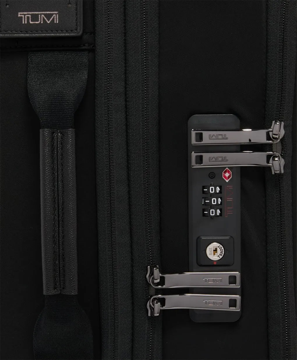 Léger Dual Access Expandable Carry-On