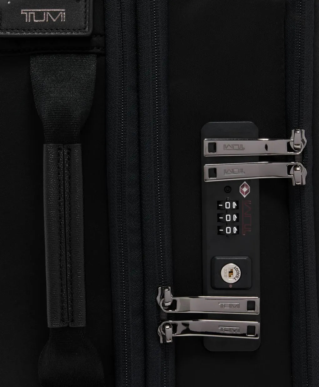 Léger Large Dual Access Expandable Carry-On