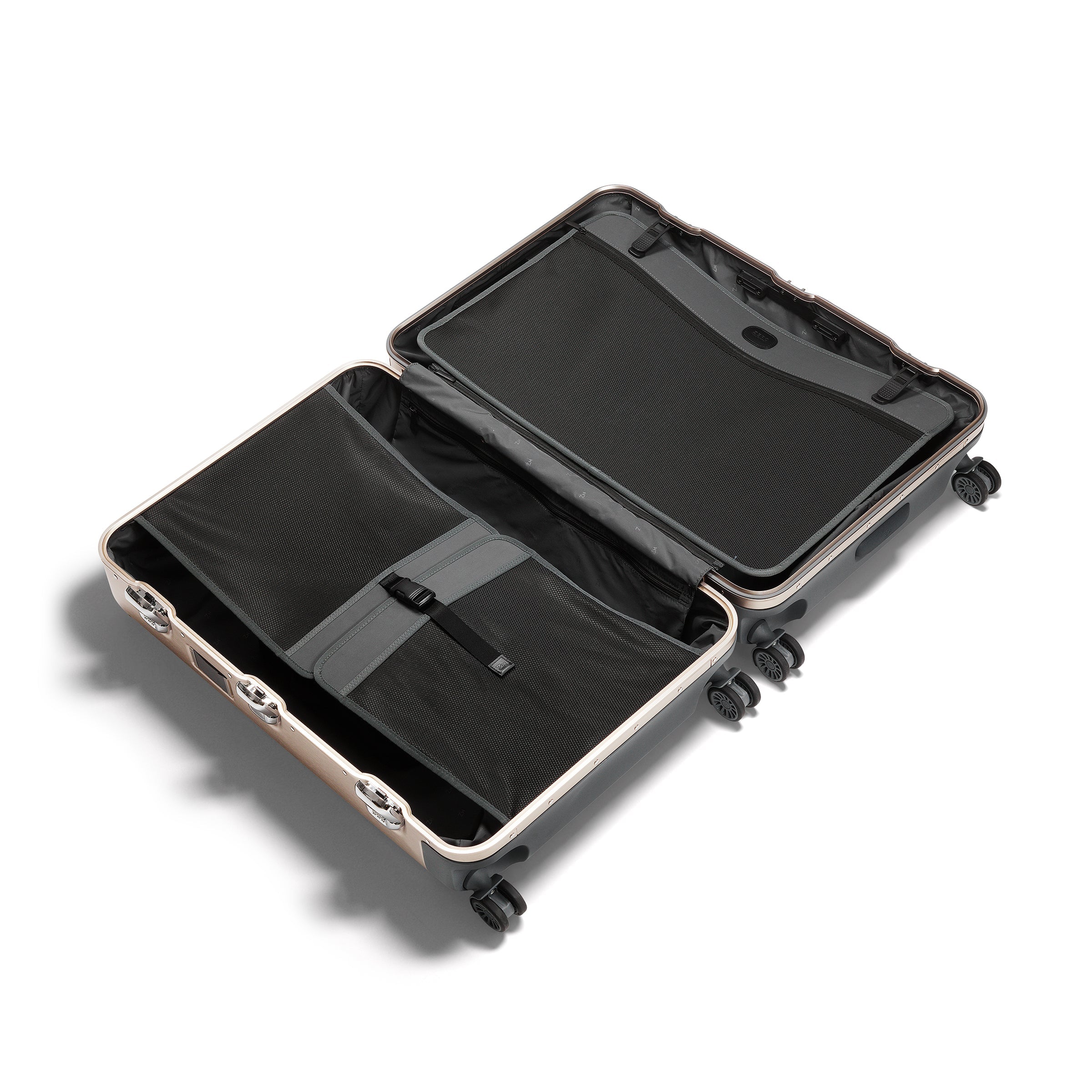 Zero Halliburton Pursuit Aluminum | Large Travel Case