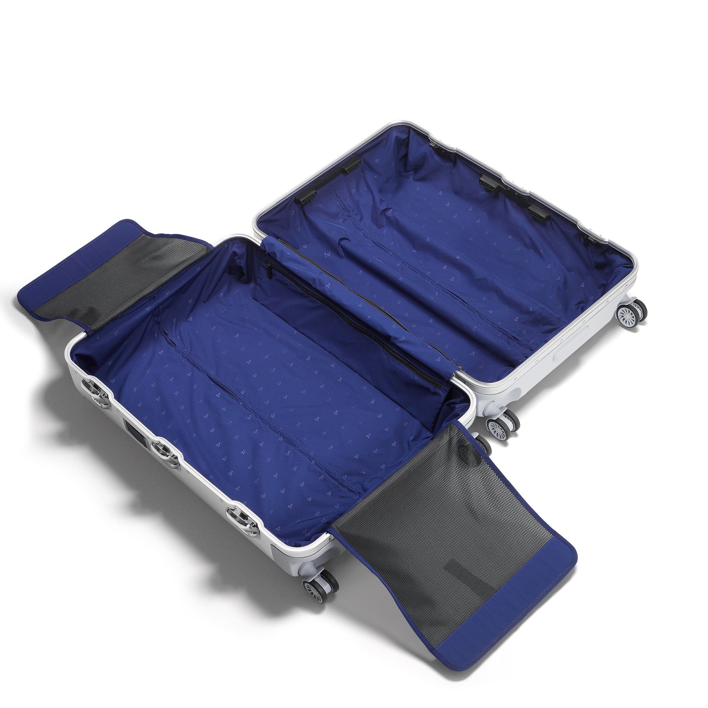 Zero Halliburton Pursuit Aluminum | Large Travel Case
