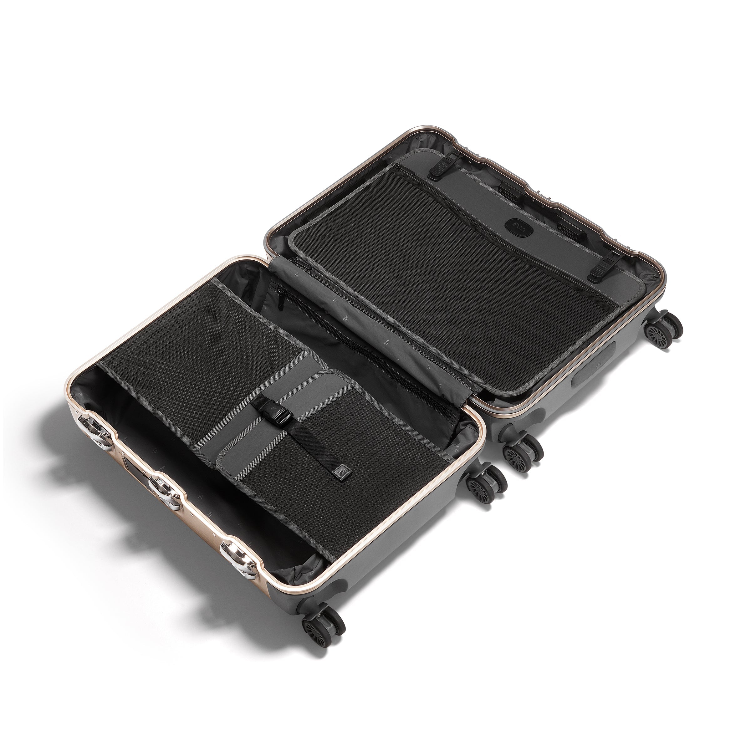 Zero Halliburton Pursuit Aluminum | Medium Travel Case